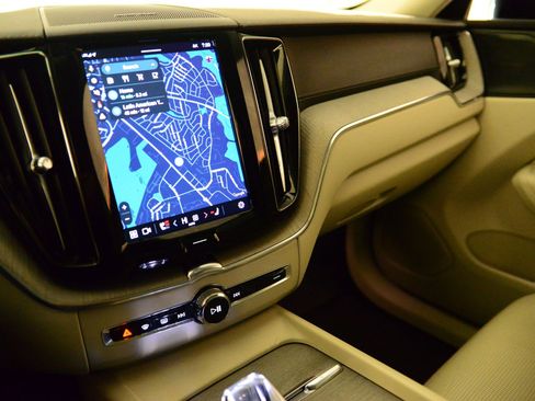 Used 2023 Volvo XC60 B5 Ultimate w/ Climate Package image 28