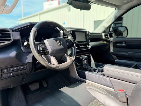 Used 2022 Toyota Tundra SR5 w/ SR5 Convenience Package AWD/4WD image 15