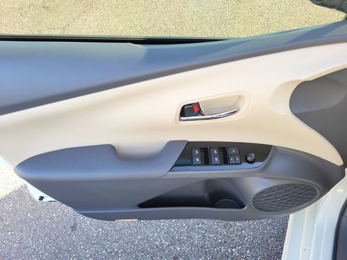 Used 2018 Toyota Prius Four image 19