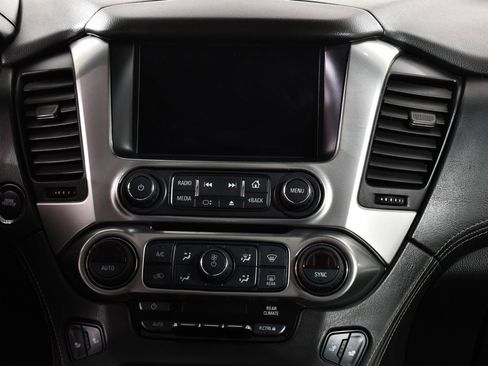 Used 2017 Chevrolet Suburban LT image 9