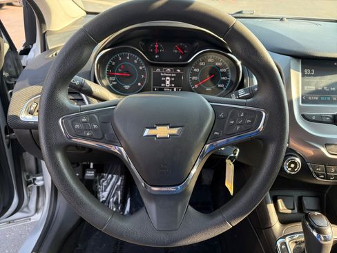 Used 2016 Chevrolet Cruze LT FWD image 12