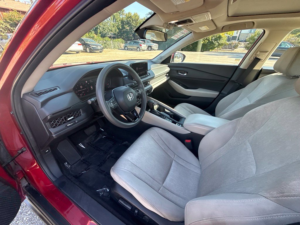 Used 2023 Honda Accord EX image 10