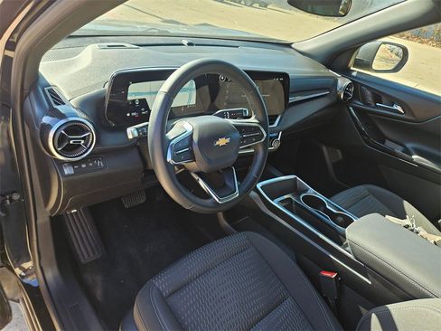 Used 2025 Chevrolet Equinox LT image 13