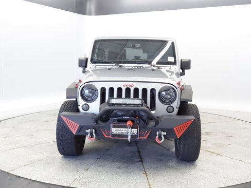 Used 2013 Jeep Wrangler Unlimited Sahara w/ Dual Top Group AWD/4WD image 8