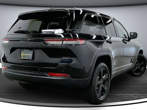 Used 2023 Jeep Grand Cherokee Altitude AWD/4WD image 6