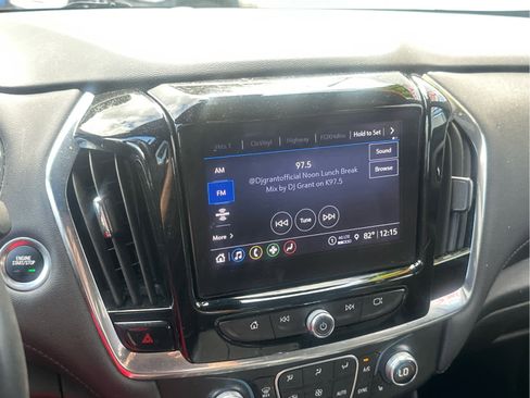 Used 2022 Chevrolet Traverse LT image 34