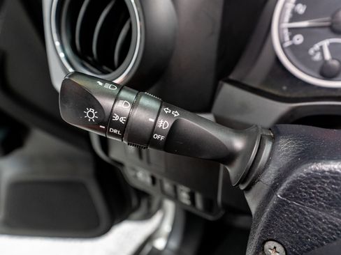 Used 2020 Toyota Tacoma TRD Off-Road w/ Technology Package image 31