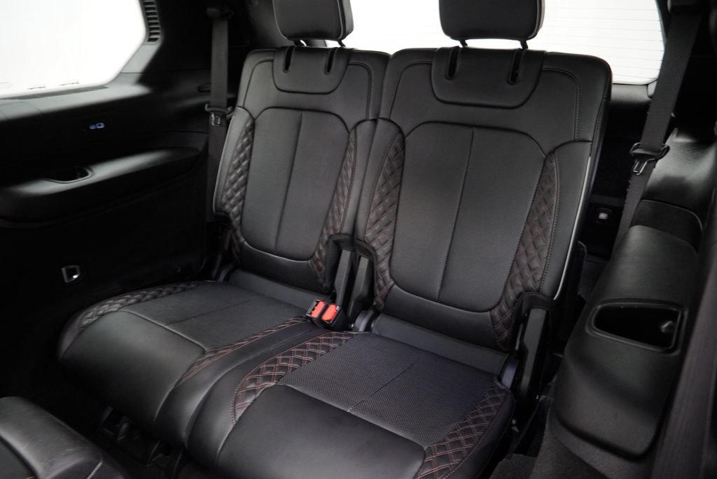 Used 2021 Jeep Grand Cherokee L Summit w/ Luxury Tech Group V AWD/4WD image 19