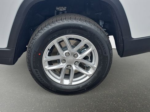 New 2026 Jeep Grand Cherokee L Laredo image 33