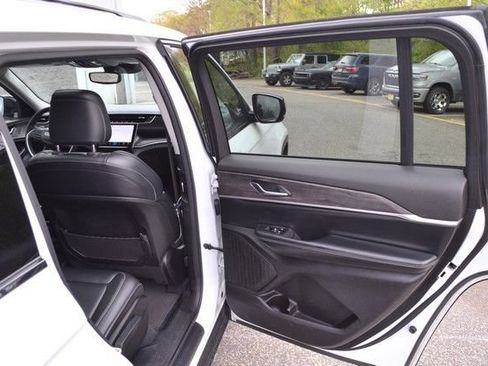Used 2023 Jeep Grand Cherokee L Limited w/ Black Appearance Package AWD/4WD image 35