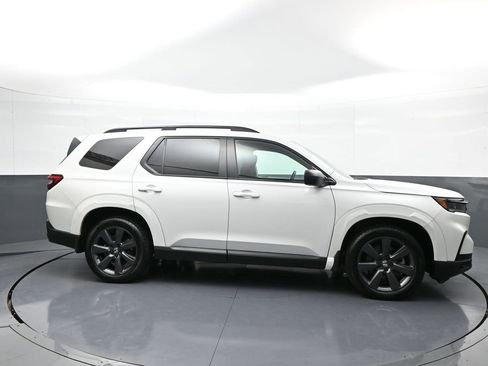 Certified 2023 Honda Pilot Sport image 5