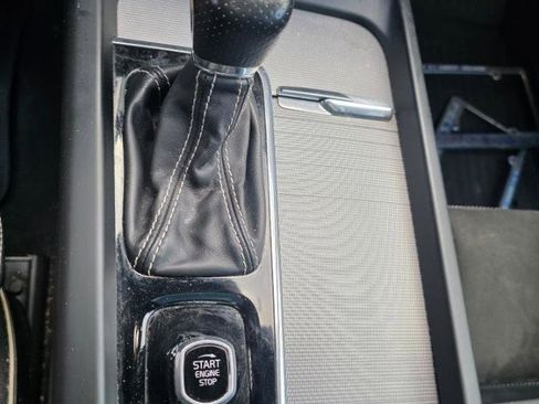 Used 2018 Volvo XC60 T6 R-Design w/ Convenience Package image 27