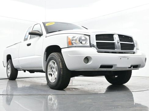 Used 2006 Dodge Dakota SLT image 38