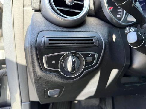 Used 2018 Mercedes-Benz GLC 300 4MATIC w/ Premium Package image 17