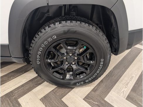 Used 2019 Jeep Cherokee Trailhawk AWD/4WD image 20