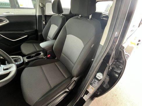 Used 2025 Kia Soul LX w/ LX Technology Package image 34