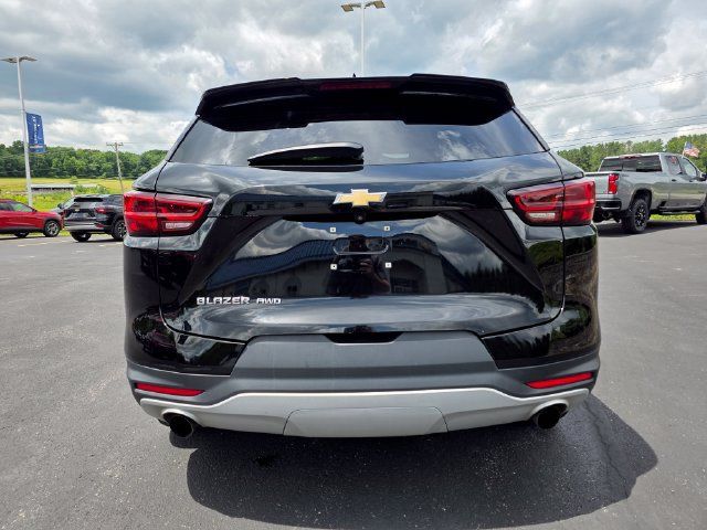 Used 2023 Chevrolet Blazer LT w/ Convenience Package AWD/4WD image 3