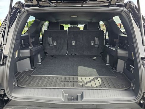 Used 2025 Toyota 4Runner SR5 AWD/4WD image 40