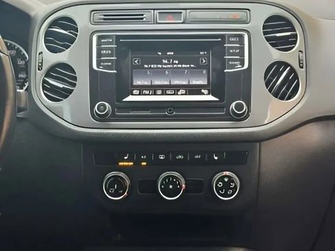 Used 2016 Volkswagen Tiguan S image 46