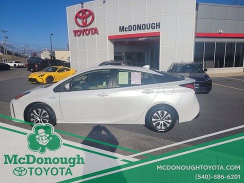 Certified 2022 Toyota Prius LE image 2