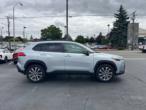 Used 2025 Toyota Corolla Cross XLE w/ Convenience Package AWD/4WD image 4