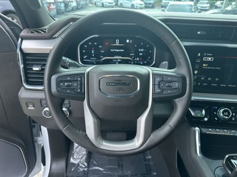 Used 2023 GMC Sierra 1500 Denali w/ Technology Package AWD/4WD image 17