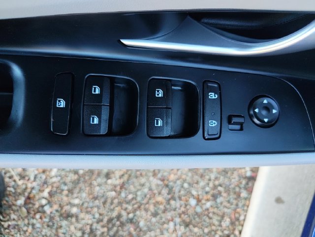 Used 2023 Hyundai Elantra Limited w/ Preferred Accessory Package FWD image 20