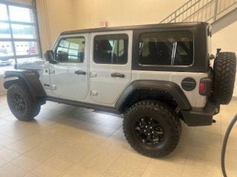 Used 2021 Jeep Wrangler Unlimited Sport AWD/4WD image 2