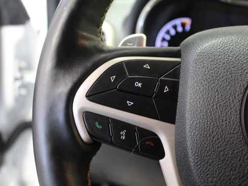 Used 2017 Jeep Grand Cherokee Limited AWD/4WD image 9