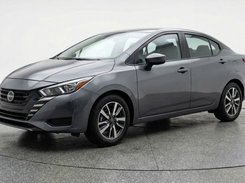 Used 2025 Nissan Versa SV image 3