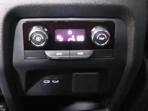 Used 2024 Chevrolet Traverse Z71 w/ Enhanced Driving Package AWD/4WD image 8