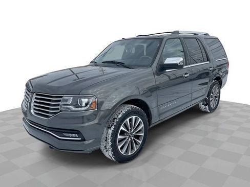 Used 2017 Lincoln Navigator Select image 1