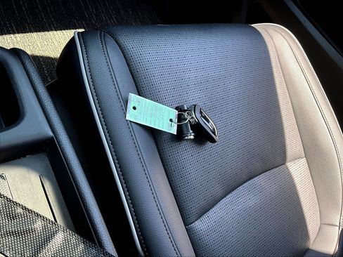 Used 2025 Honda Odyssey Elite image 36