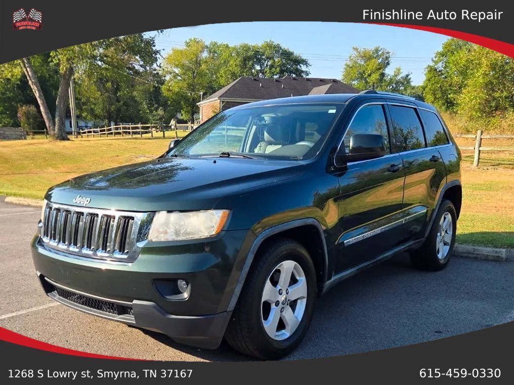 Used 2011 Jeep Grand Cherokee Laredo RWD image 3
