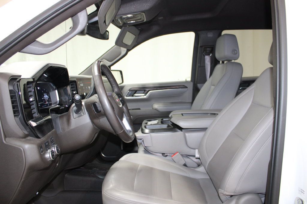 Used 2022 GMC Sierra 1500 SLT AWD/4WD image 16
