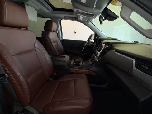 Used 2020 Chevrolet Suburban Premier w/ Premier Plus Edition AWD/4WD image 28