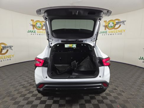 Certified 2024 Chevrolet Trax RS w/ Sunroof Package FWD image 31