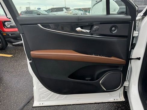 Used 2023 Lincoln Nautilus Reserve w/ Luxury Package image 12