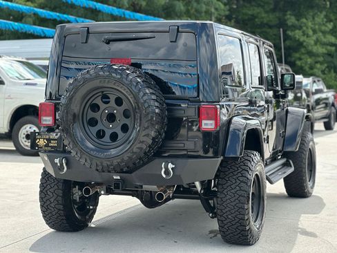 Used 2017 Jeep Wrangler Unlimited Rubicon w/ Connectivity Group AWD/4WD image 7