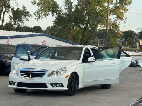 Used 2010 Mercedes-Benz E 350 4MATIC Sedan image 19