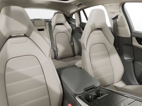 Certified 2025 Porsche Panamera image 11