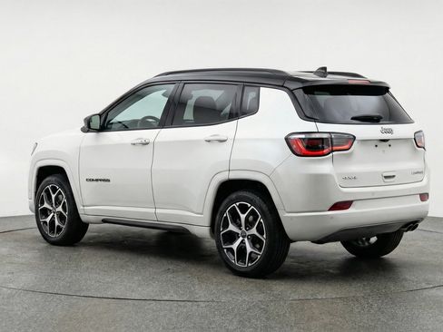 Used 2025 Jeep Compass Limited AWD/4WD image 6