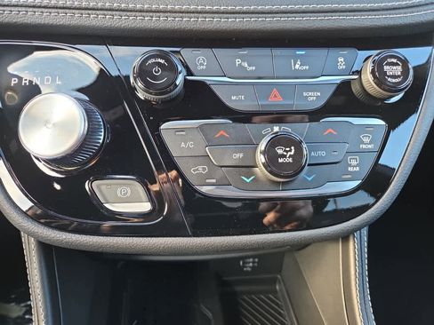 New 2026 Chrysler Pacifica Limited w/ S Appearance Package image 22