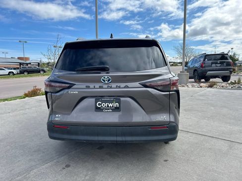 Used 2024 Toyota Sienna LE w/ LE Plus Package AWD/4WD image 6