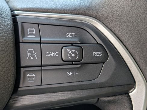 New 2025 Jeep Grand Cherokee L Altitude image 18