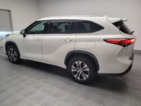 Used 2020 Toyota Highlander XLE FWD image 3