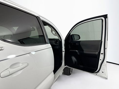 Used 2017 Toyota Tacoma SR5 w/ Tow Package image 29