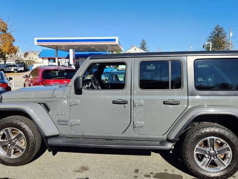 Used 2018 Jeep Wrangler Unlimited Sahara w/ Dual Top Group AWD/4WD image 5