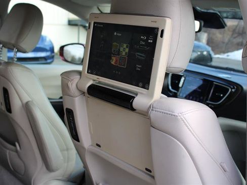 Used 2018 Chrysler Pacifica Touring-L Plus w/ Advanced Safetytec Group image 14