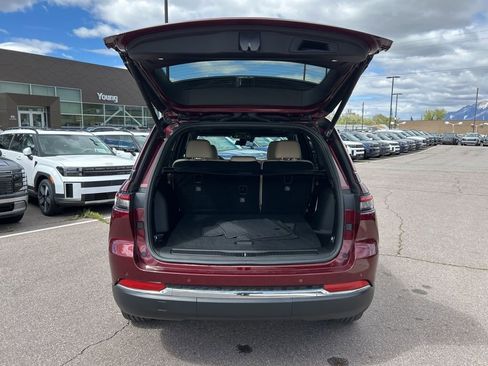 Used 2023 Jeep Grand Cherokee Limited w/ Luxury Tech Group II AWD/4WD image 32